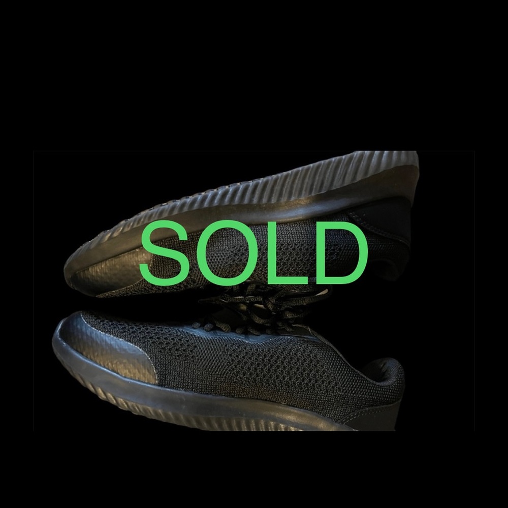 SOLD ❎Tredsafe slip resistant shoes